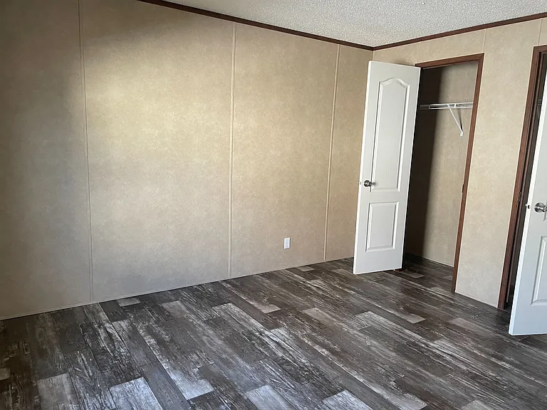 1906 Tracy Rd — Photo 5