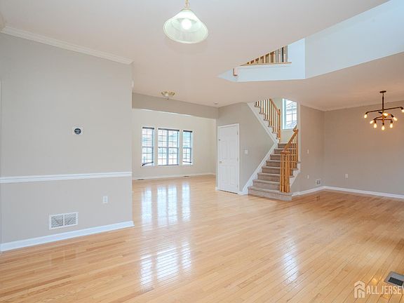 3rd image of 3 Maxwell Rd