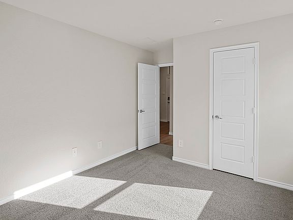 3rd image of 411 Range Rd