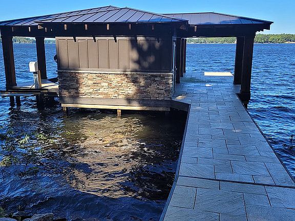 2nd image of 571 Lakeshore Dr