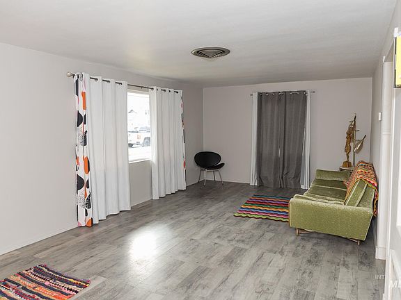 4th image of 661 SW 3rd St