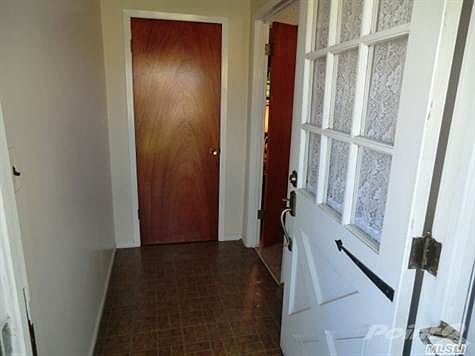 4th image of 141 Gardiners Ave