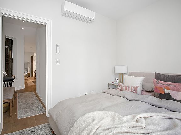 5th image of 218 E 74th St APT 3E