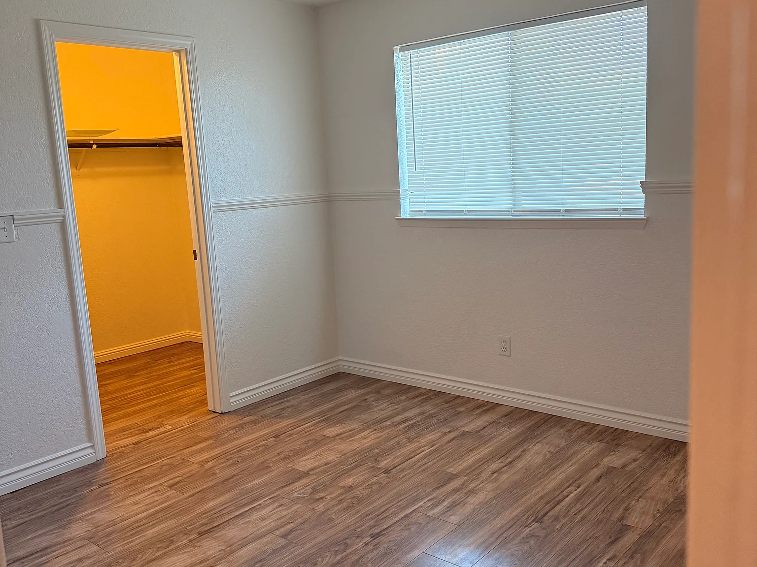 2 bed, 856 sqft, $2,100 — Photo 3