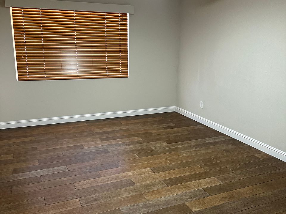 2nd image of 4121 E Mitchell Dr