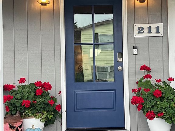 4th image of 211 Lewis & Clark Way