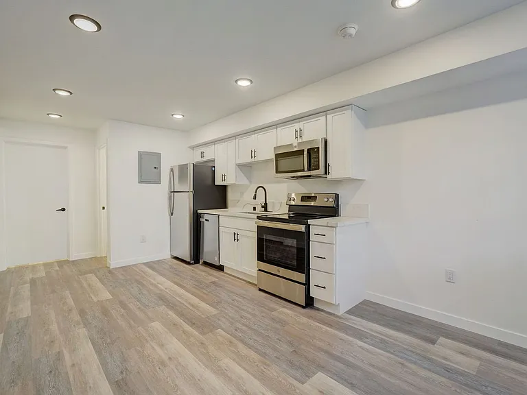 1371 S. Beverly Glen Blvd. — Photo 12