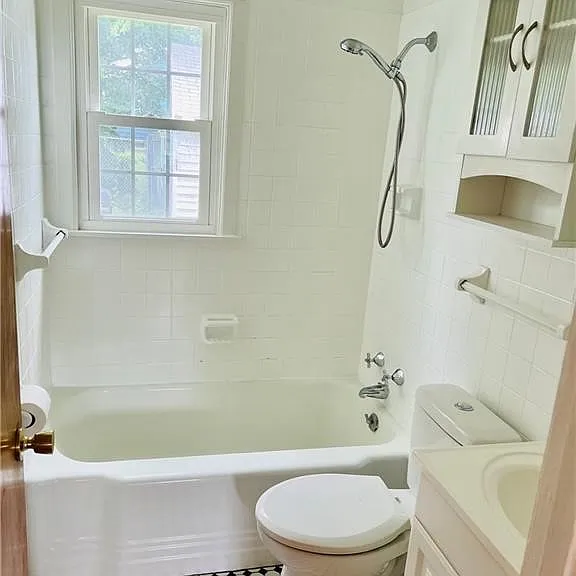 202 Elm St — Photo 4