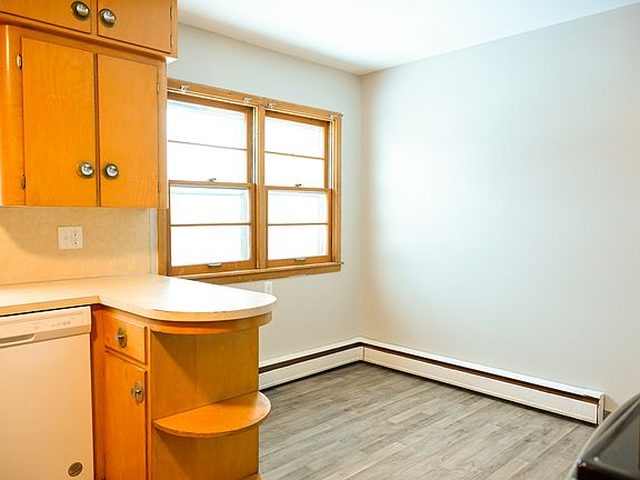 4th image of 308 E Avenue F
