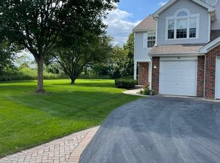 12 Arbordale Ct, Algonquin, IL 60102