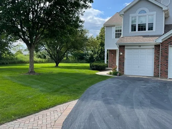 12 Arbordale Ct, Algonquin, IL 60102
