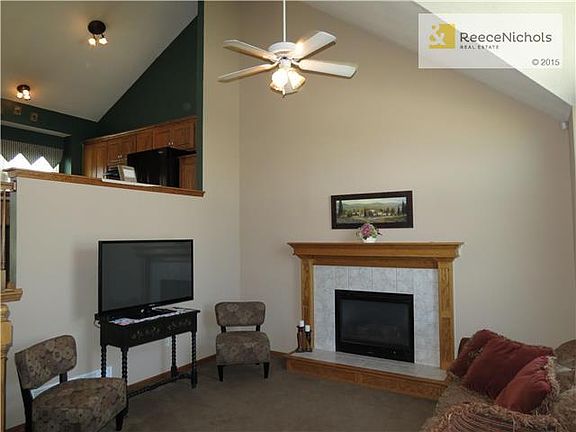 Open Living Area with Vaulted Ceilings!