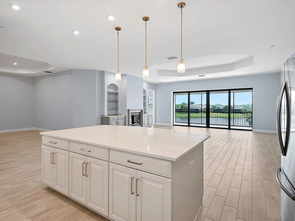3 bed, 2.5 bath, 2343 sqft, $3,800 — Photo 3