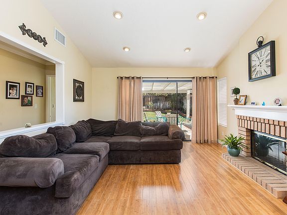 5th image of 29040 Marilyn Dr #49