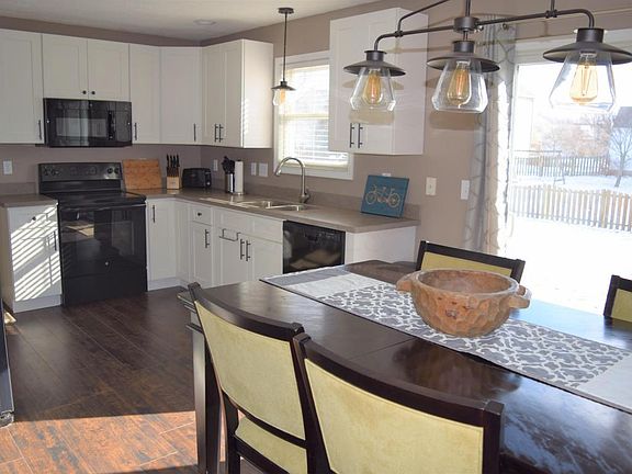 3rd image of 696 Heartland Meadows Dr