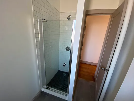 Rented by Premier Metro Realty Corp | media 21