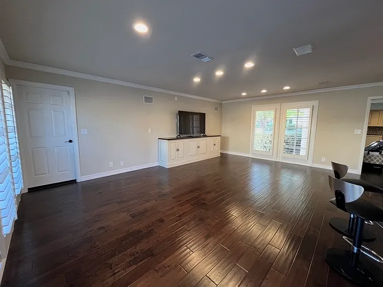 5901 Valerie Ave — Photo 13