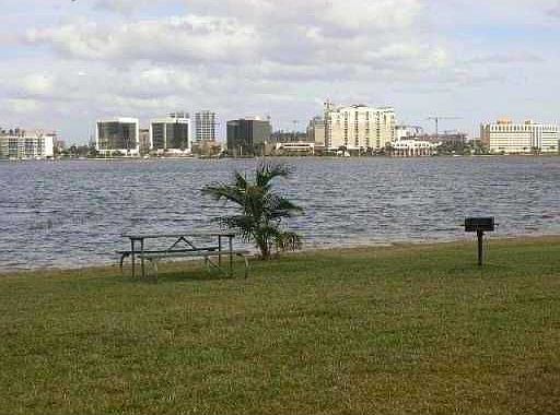 5th image of 706 Executive Center Dr APT 21