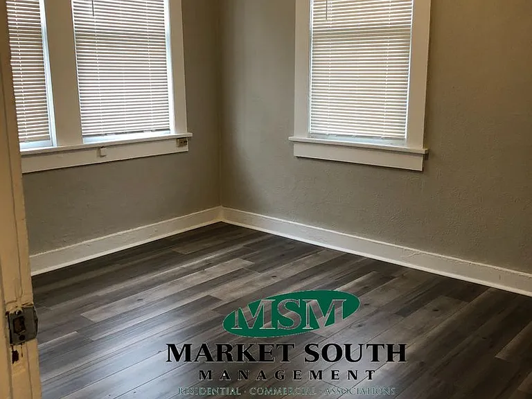 50 E 412 — Photo 2