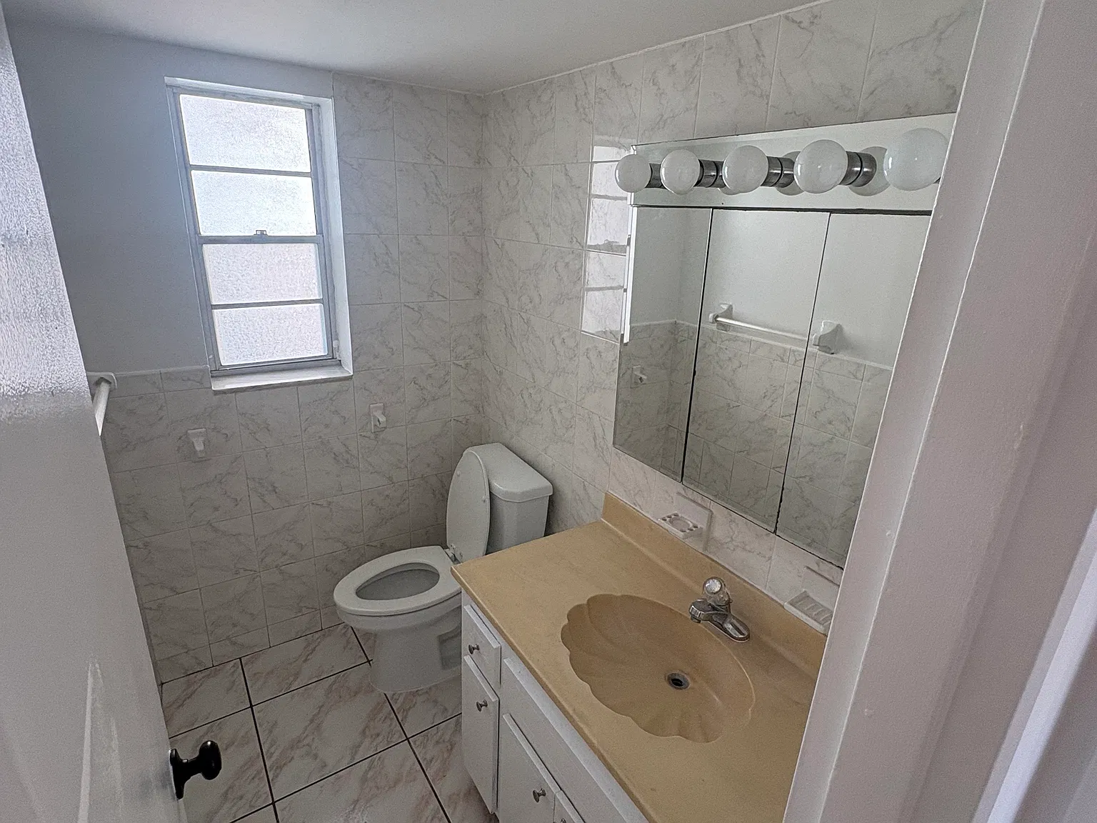 7620 Carlyle Ave — Photo 4