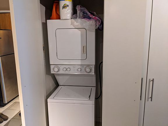 2nd image of 989 Beatty St #400