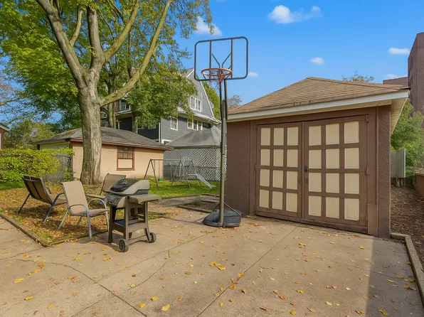 1917 Glenwood Road image 5 of 36