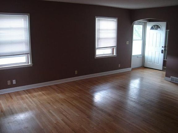 4th image of 920 Bartelmy Ln N