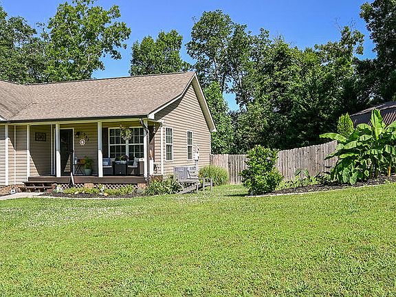 2nd image of 337 Oakwood Cir NE