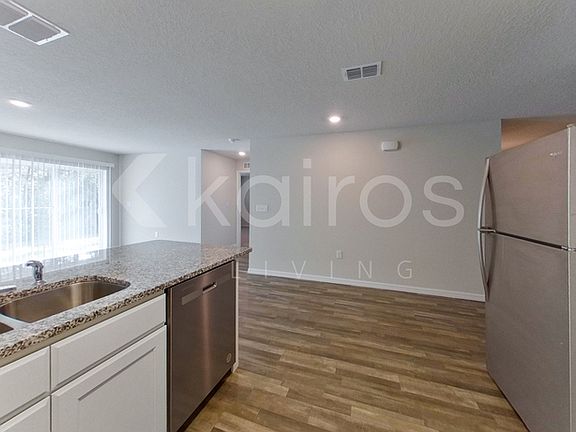 5th image of 1244 W Hanover Ln