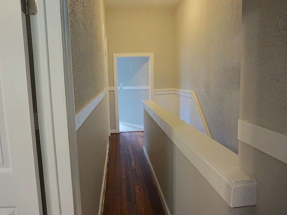 3rd image of 303 W Waldburg St