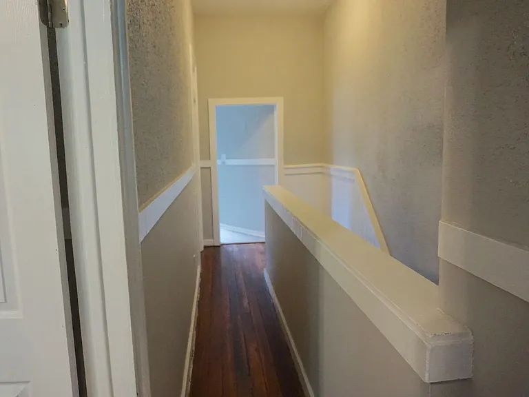 303 W Waldburg St — Photo 3