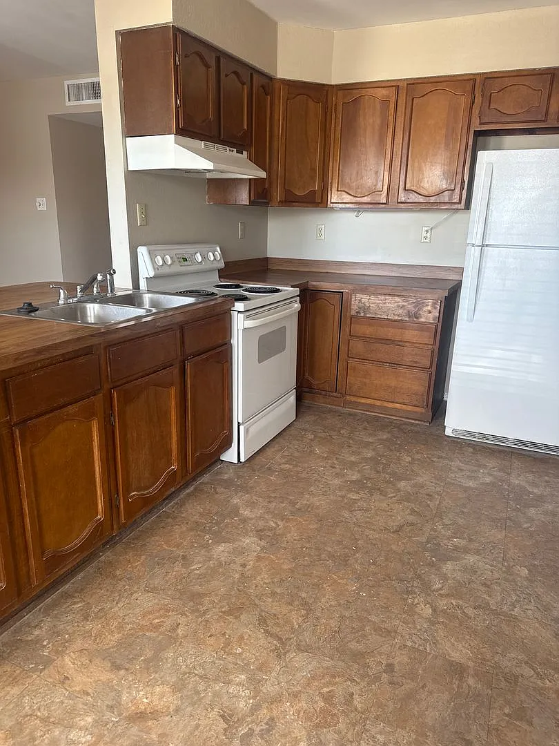2604 Miguel Pl — Photo 2