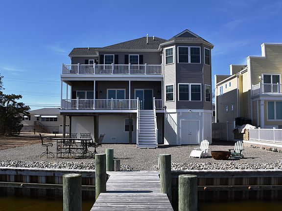 5th image of 683 Bayview Dr