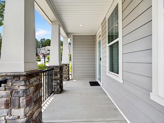 4th image of 212 Birdsgrove Ct