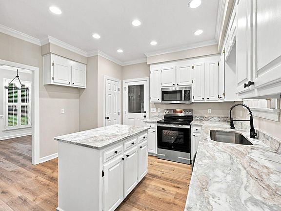 3rd image of 6324 Hampton Ridge Rd