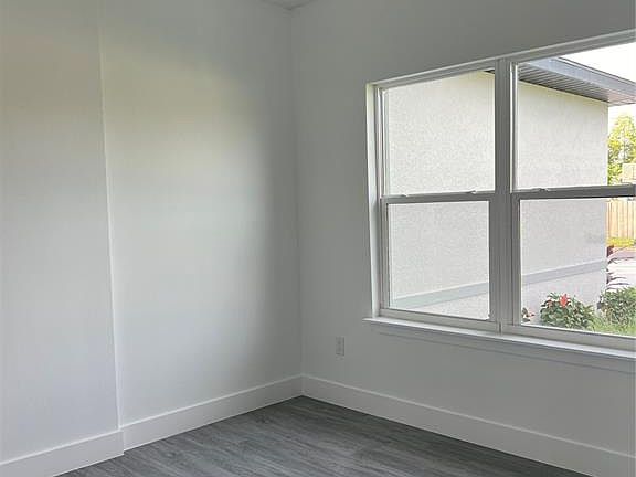 3rd image of 200 Farley St SW