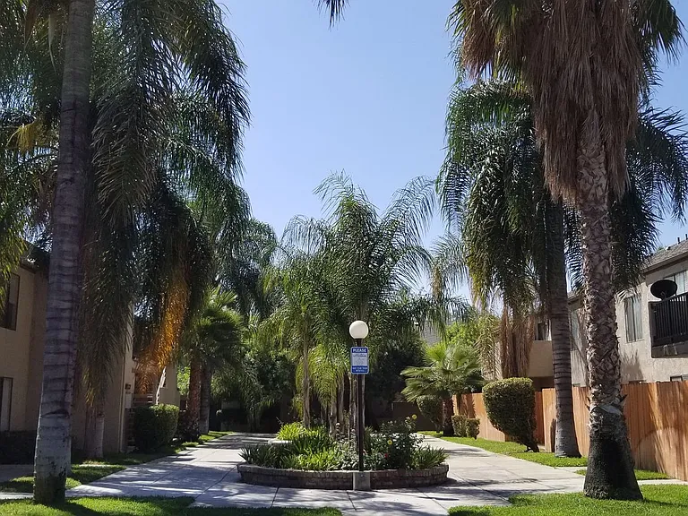 Sierra Crossing Apartments — Photo 1