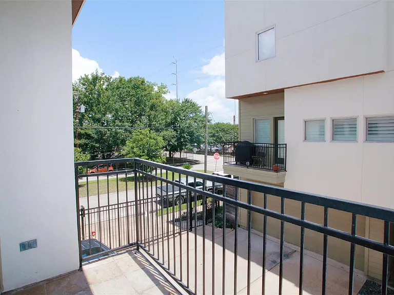 4701 Caroline St — Photo 13