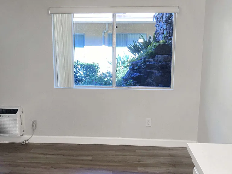 421 North Monterey Street — Photo 7