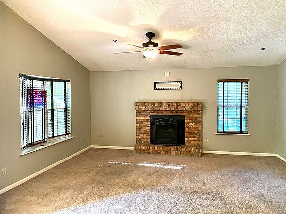 3rd image of 2092 Sherwood Drive #10