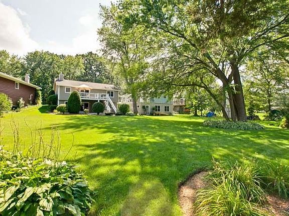 3rd image of 26779 N Oakdale Ln