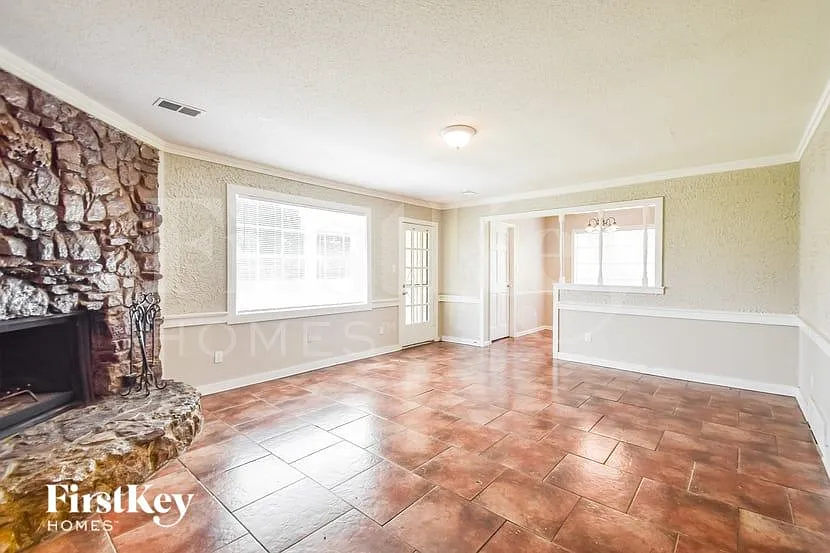 4 bed, 2.0 bath, 1842 sqft, $1,530 — Photo 3
