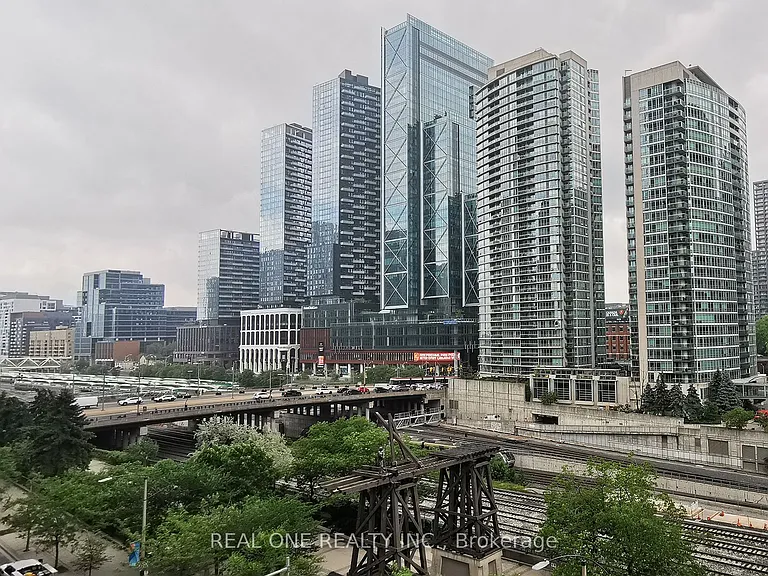 81 Navy Wharf Ct #810 — Photo 25