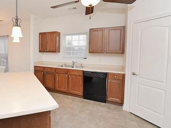 3rd image of 1112 Periwinkle Dr