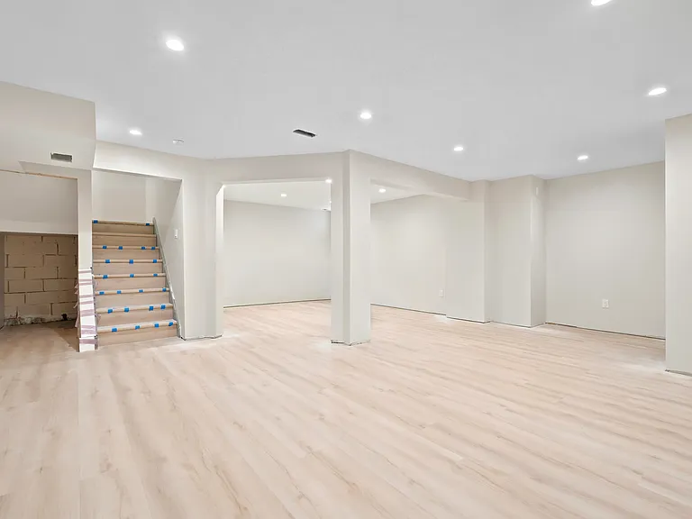 703 Porter Way W — Photo 16