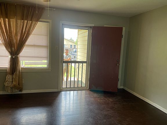 2nd image of 4050 Russell Ave