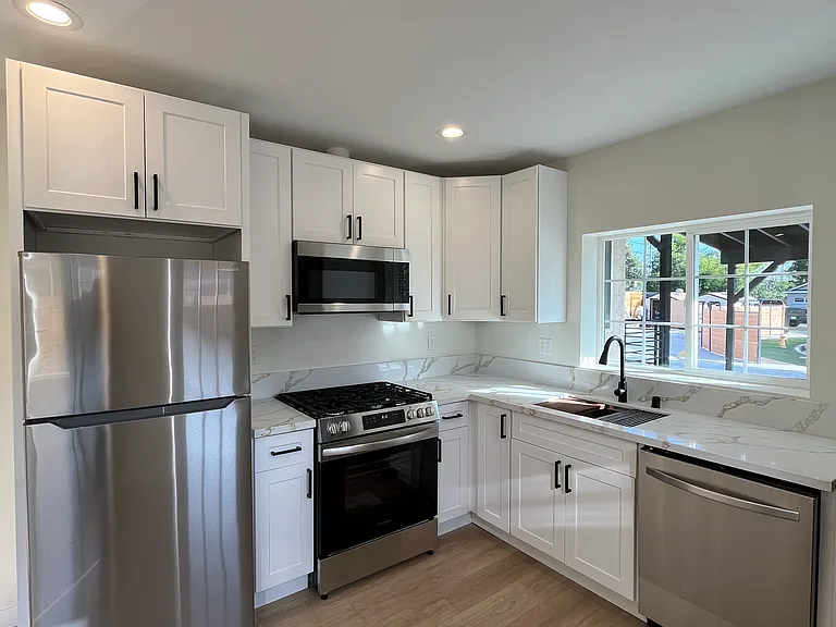 7543 Loma Verde Ave — Photo 1