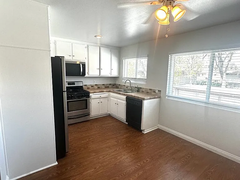 660 S Glassell St — Photo 3