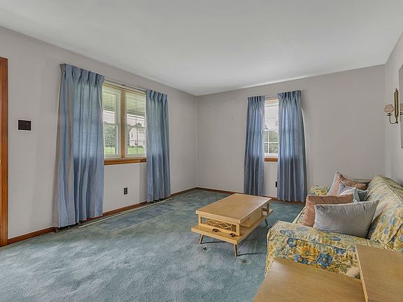 4th image of 324 Pleasant Dr