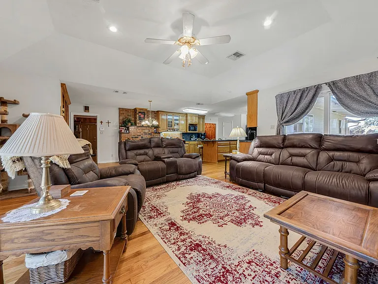 4269 Wilcox Ln — Photo 4